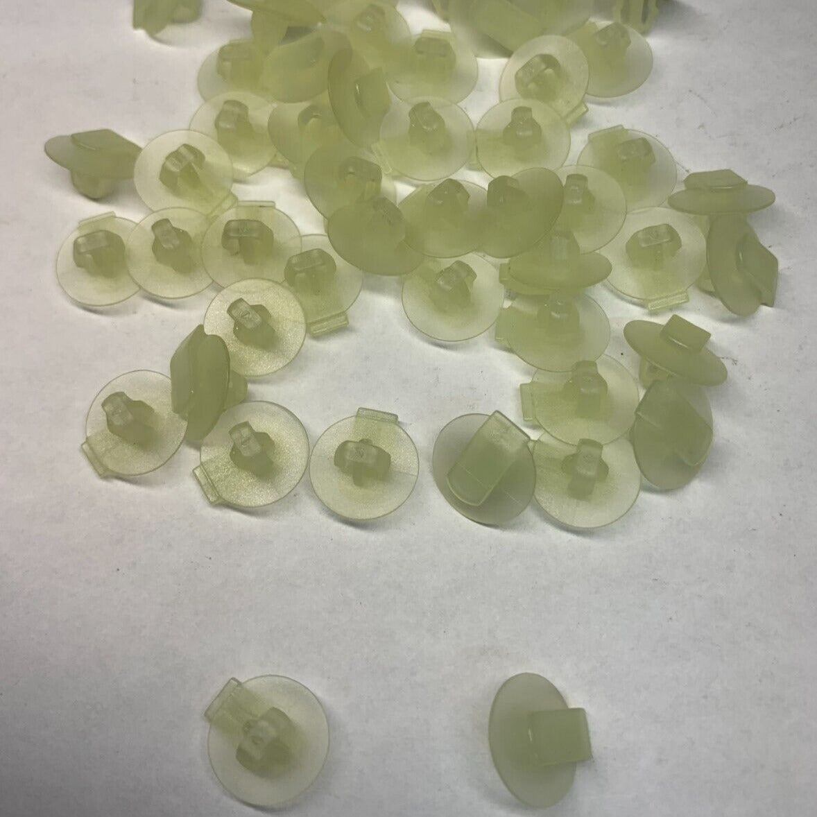 50 Auveco 22551 Weatherstrip Retainer for Hond 90651-TA0-003