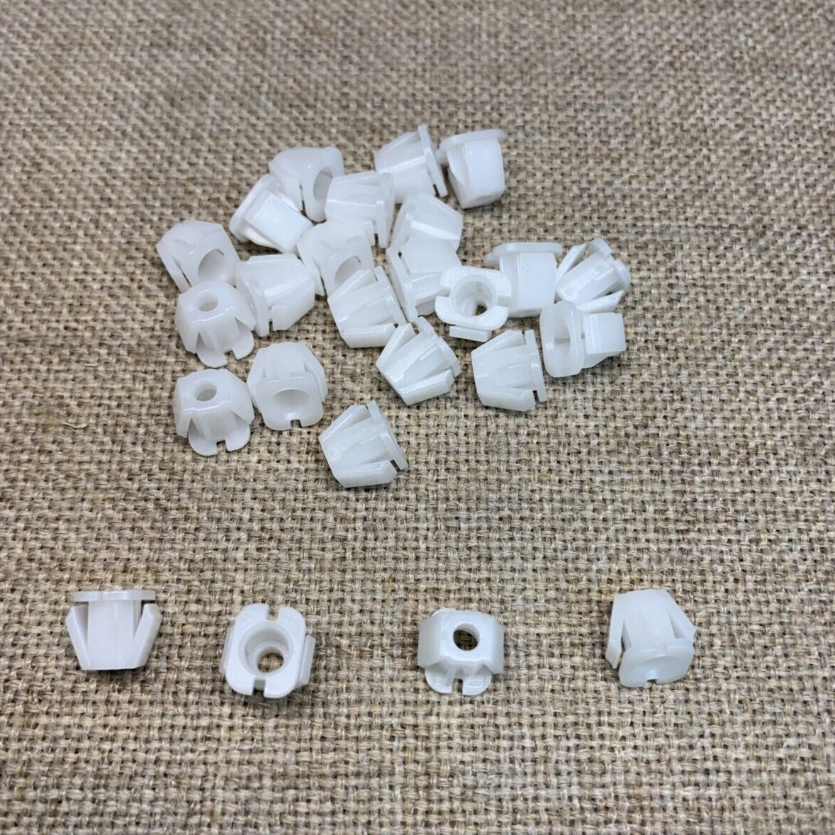 25 Auveco 22561 Moulding Trim Retainer for Hyundai 87715-3V000