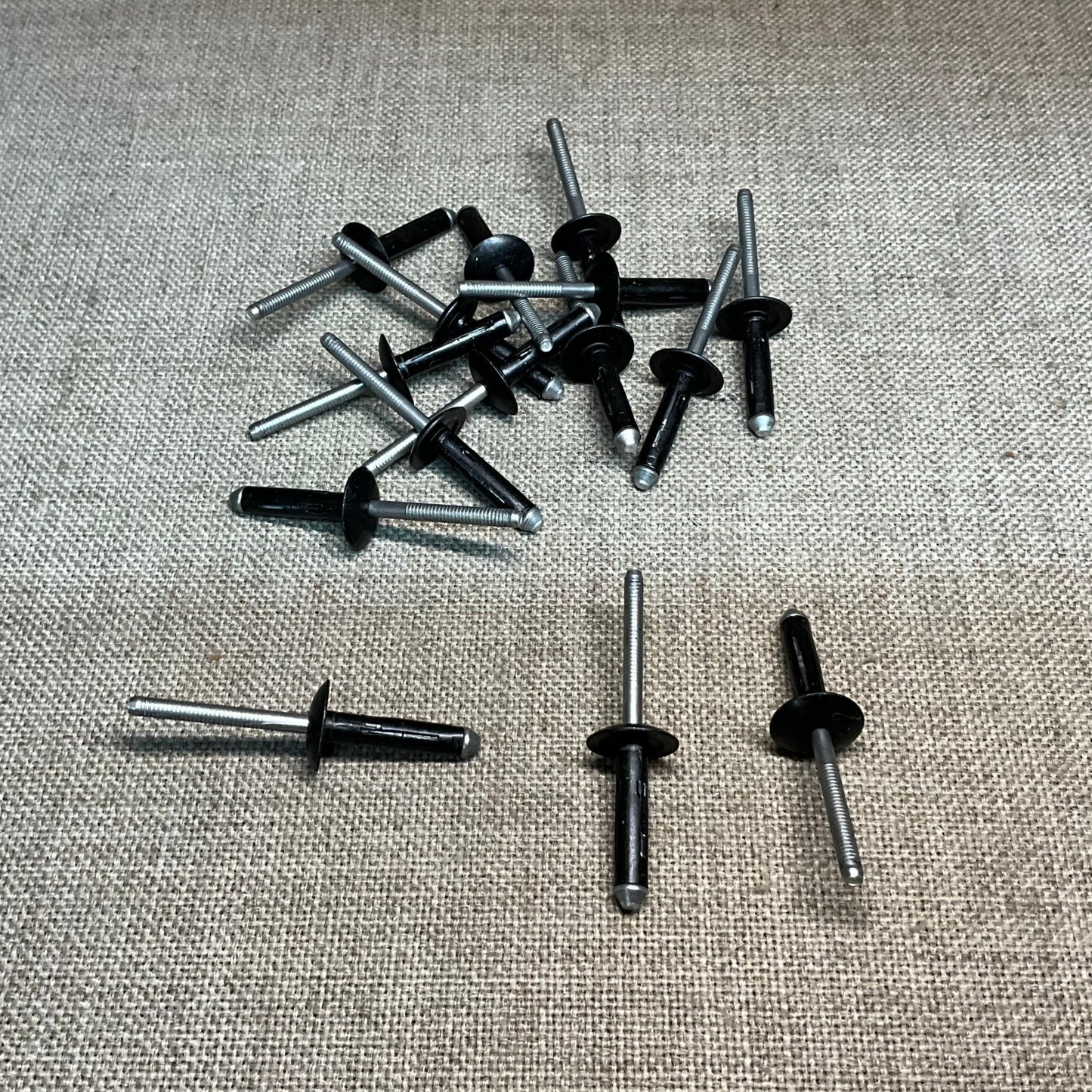 15 Specialty Rivets Auveco 17639 Ford : N806830-S100 and Chrysler : 6035201