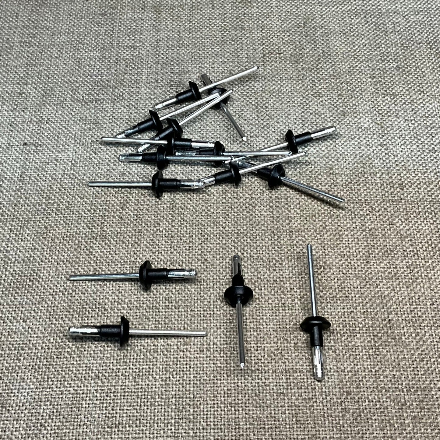15 Specialty Rivets Auveco 19376 For Volvo : 979878-6 From 1993 - On Automobile
