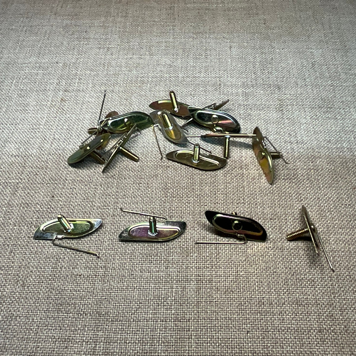 15 Universal Clips "WITH NUTS" Auveco 12960 GM: 3744999, Chry: 1758099