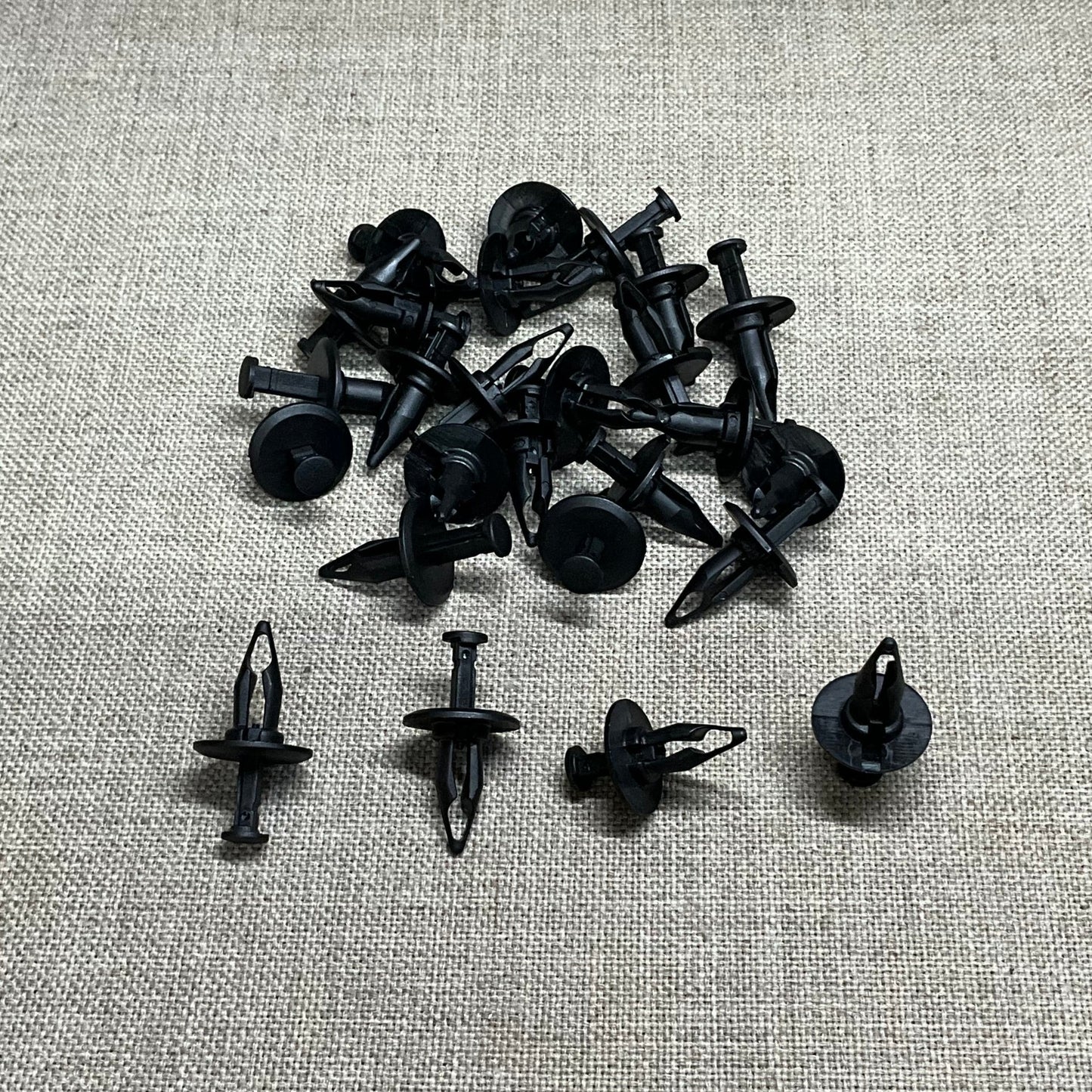 25 Bumper Fascia Push Type Retainers Auveco 15045 GM OEM : 10053388; 1987 - On