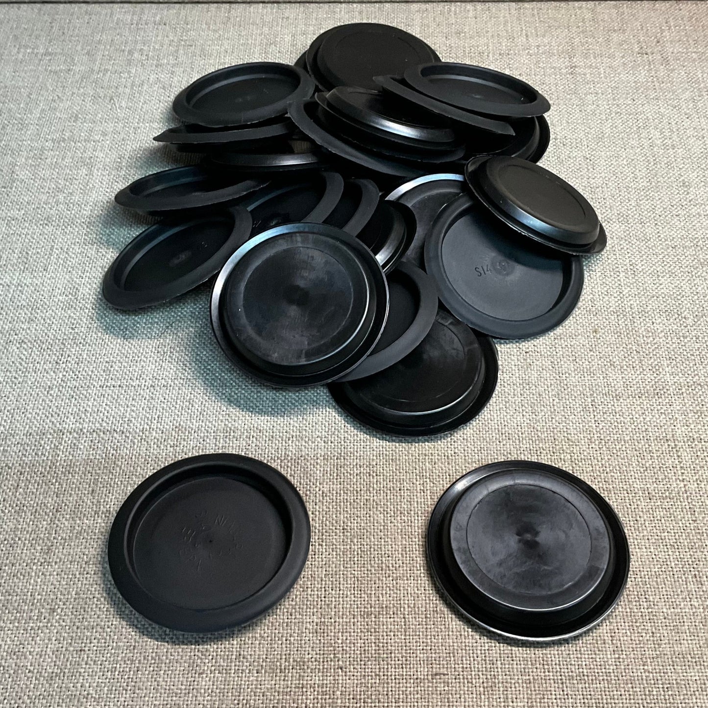 25 Plastic Plug Buttons Hole Size 2 1/2" Auveco 18798 Car Truck Auto Universal