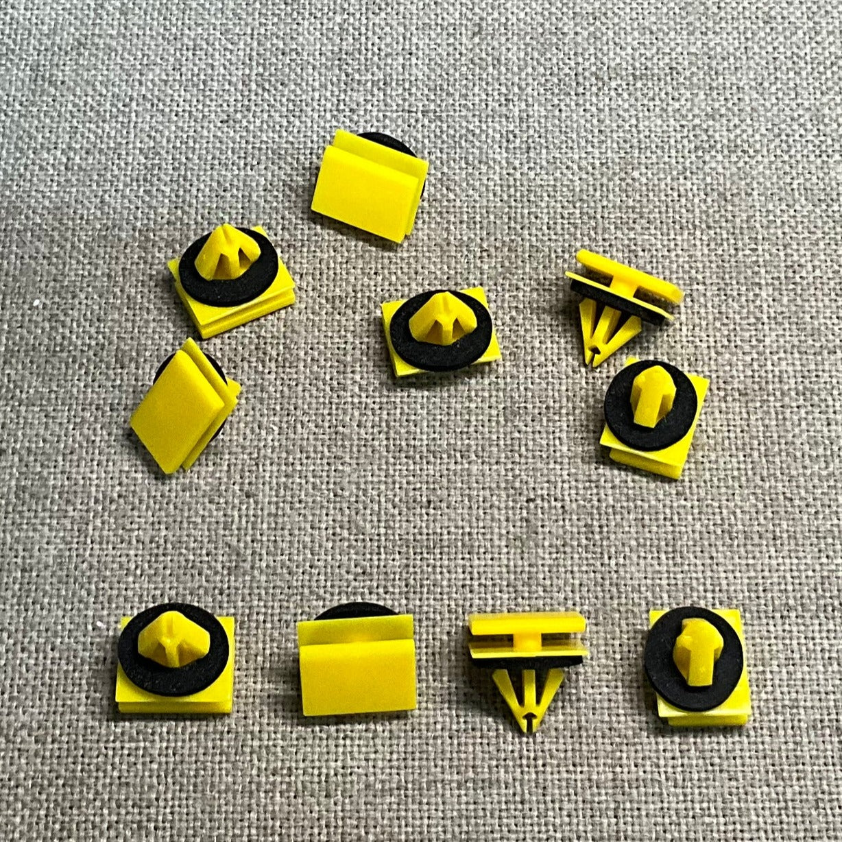 Auveco 20765 CHRYSTLER DOOR TRIM PANEL RETAINER JEEPP 2003-ON - 50 pcs