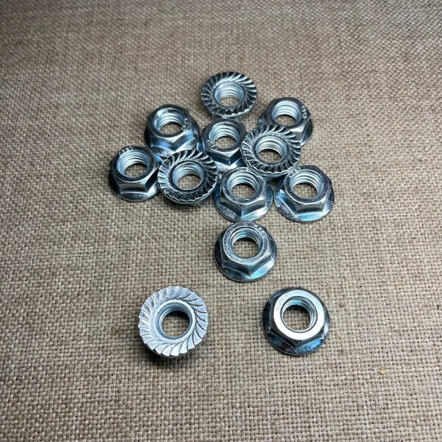 Standard Flange Spin Lock Nuts With Serrations Auveco 14877-12