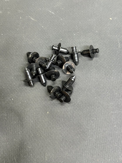 Auveco 22160 15 qty Push-Type Retainers