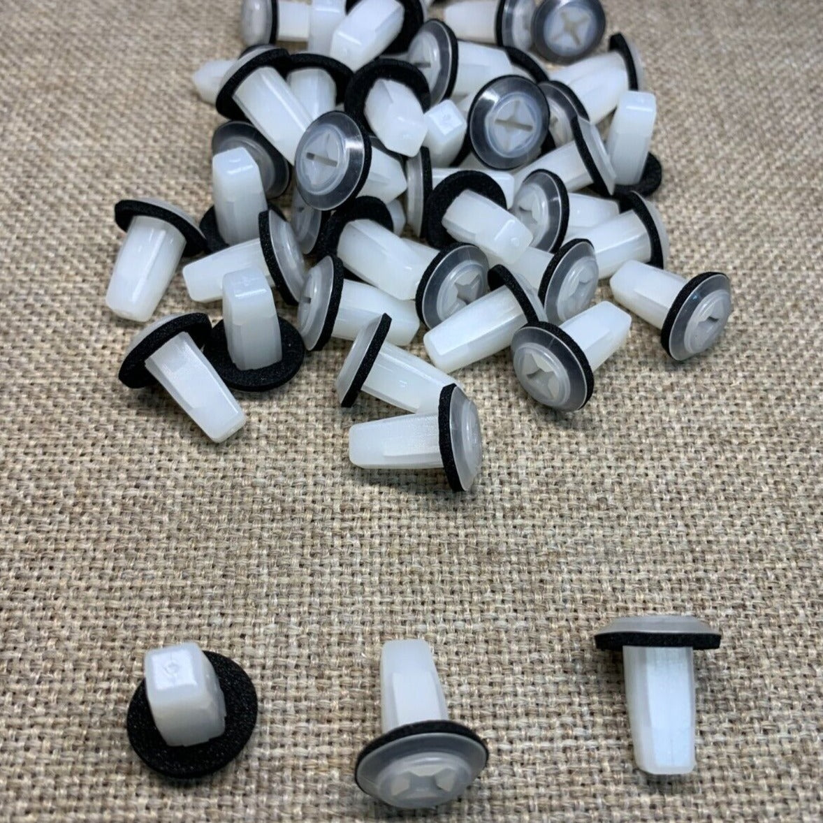 50 Auveco 22557 Hyunda Specialty Screw Grommet W/Sealer