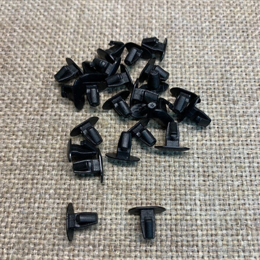 25 Auveco 22553 Weatherstrip Retainer for Hond 90651-T2M-003