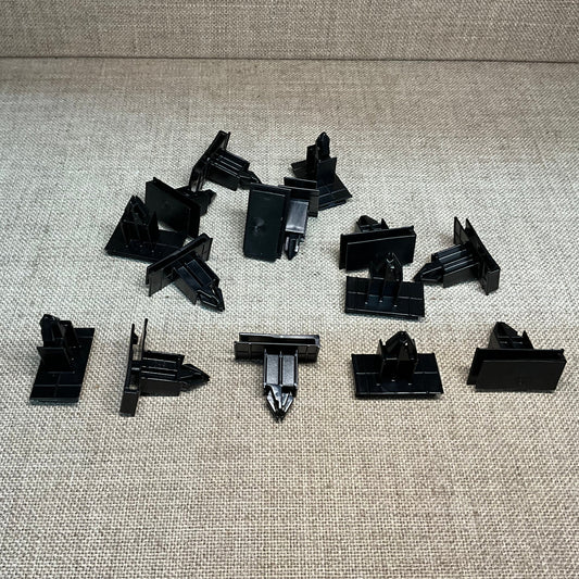 15 Rocker Pillar and Floor Moulding Clips Auveco 21177 Saturn Aura : 10363352