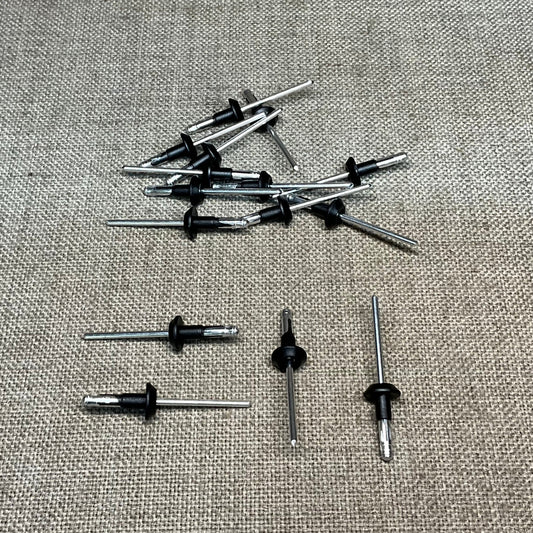15 Specialty Rivets Auveco 19376 For Volvo : 979878-6 From 1993 - On Automobile
