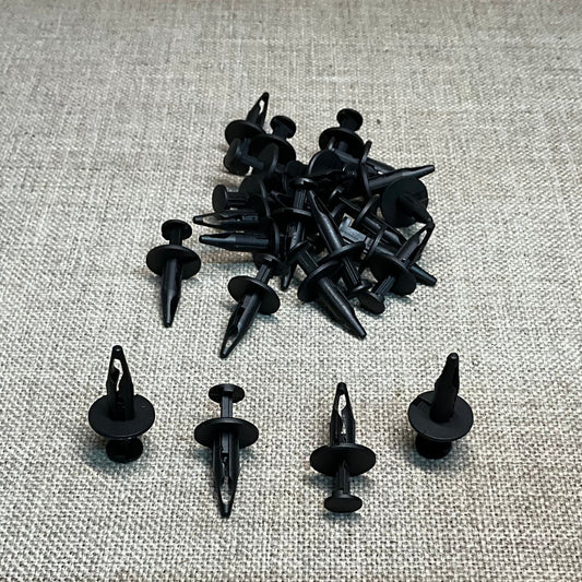 25 Exterior Body Push Type Retainers Auveco 13996 GM : 20590899 ; 20452072