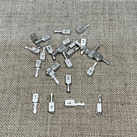 25 Ford Standard Box Female Terminals Auveco 14889 For 20 - 18 Gauge Wire Auto