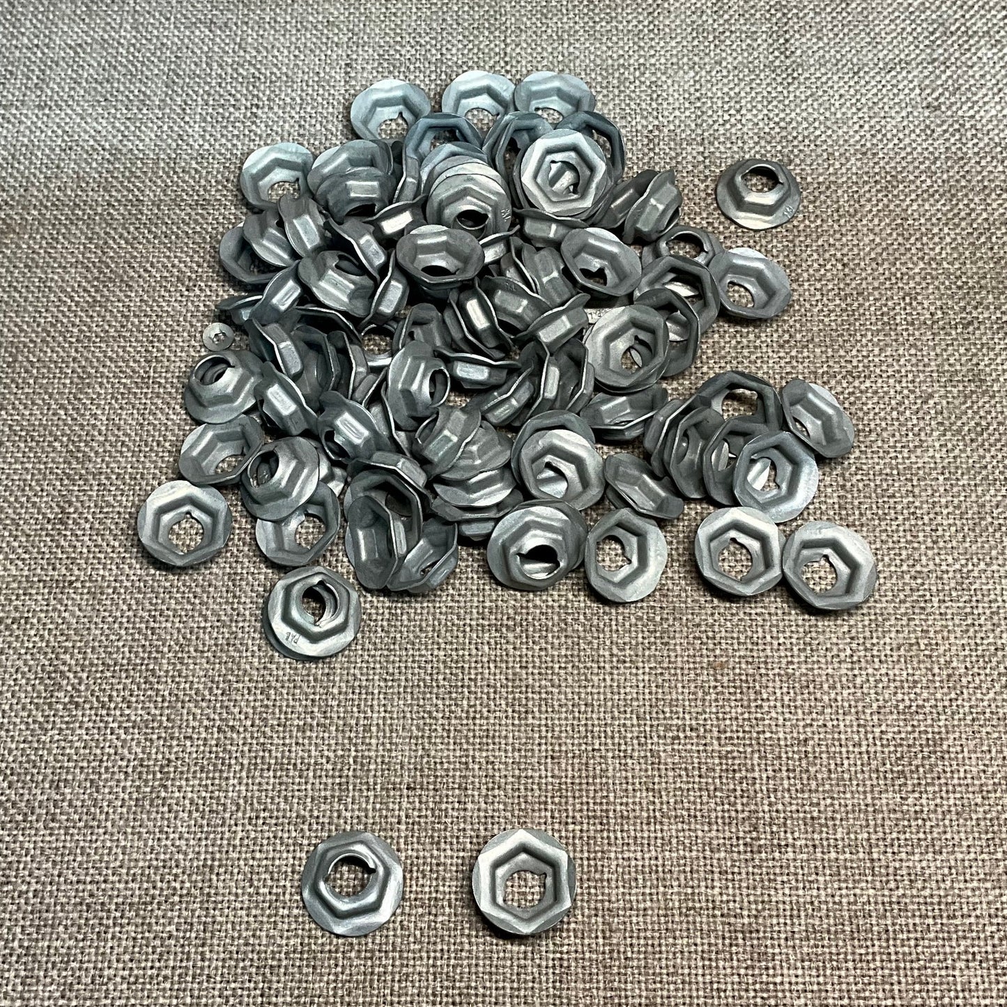 100 Washer Type Self - Threaded Nut Auveco 15711 OEM:11502507,11509535,11514282