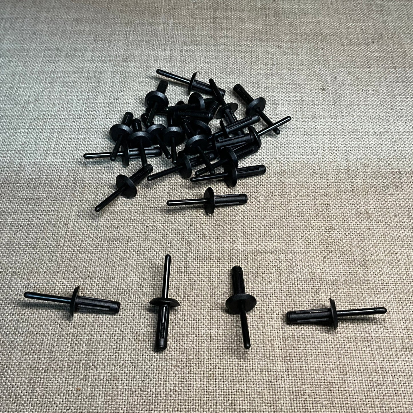 25 Nylon Blind Rivets Auveco  15490 GM:10109689 Car Truck SUV ATV Van