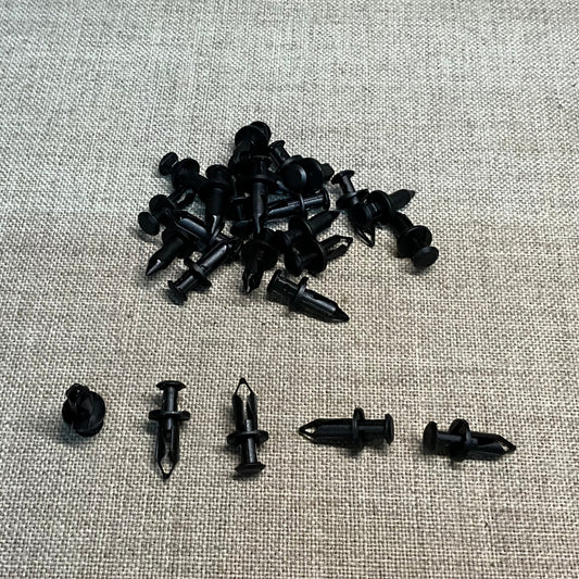 25 Push Type Retainers Auveco 17222 GM : 21075686;11561878 Saturn Ford 1991 On