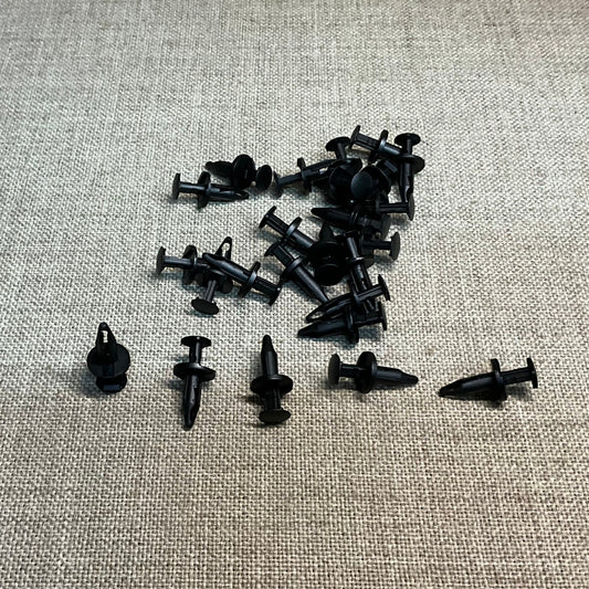 25 Push Type Retainers Auveco 19801 GM : 21077123 CHRYSLER : 6509103AA & FORD