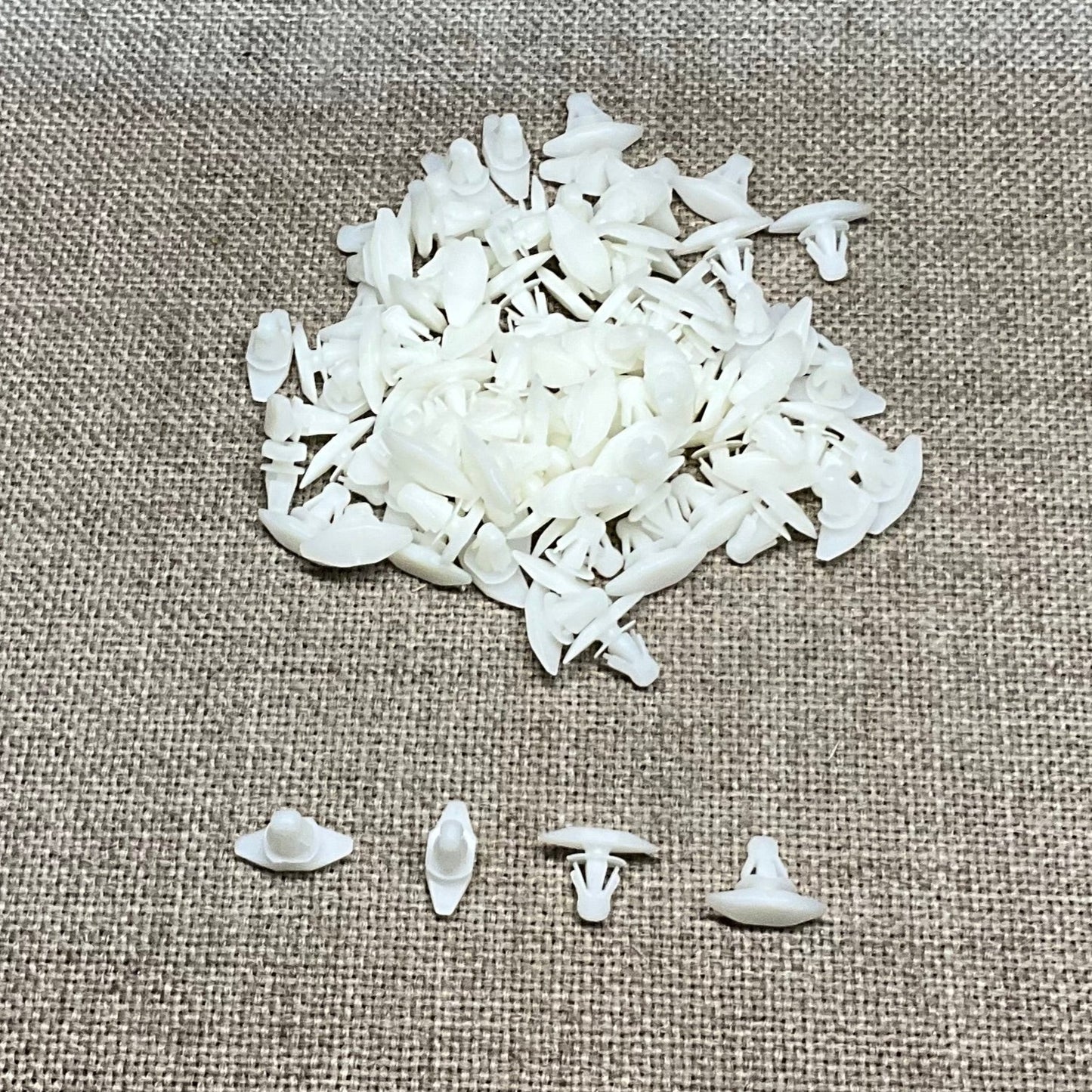 Auveco 20181 Chrystler Weatherstrip Retainer White Nylon 100 pcs.