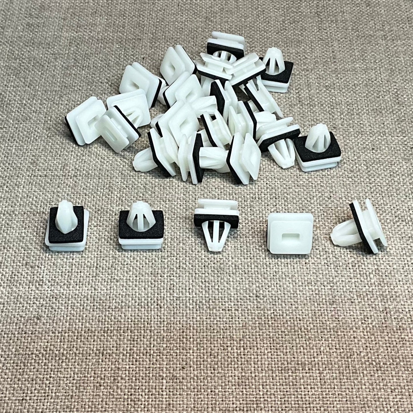 AUVECO 21558 HONDA MOULDING CLIP WITH SEALER 25 Pcs.